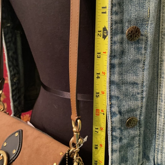 New Coach crossbody light beige 18-20 inches drop. - Picture 9 of 12